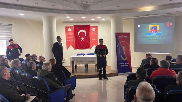 Tepebaşı'nda kırsal mahalle muhtarlarına sürücü güvenliği eğitimi verildi