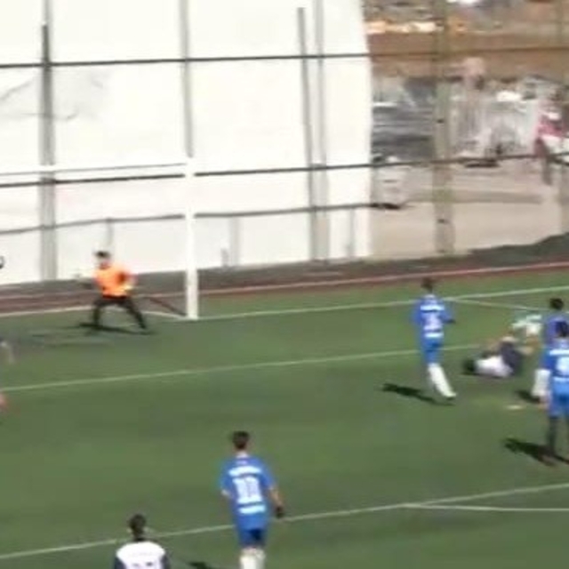 Malatya'da okul sporları futbol müsabakasında ayakta alkışlanan gol