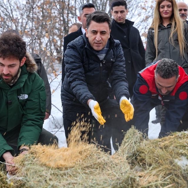 Vali Aygöl, yaban hayvanları için sahada