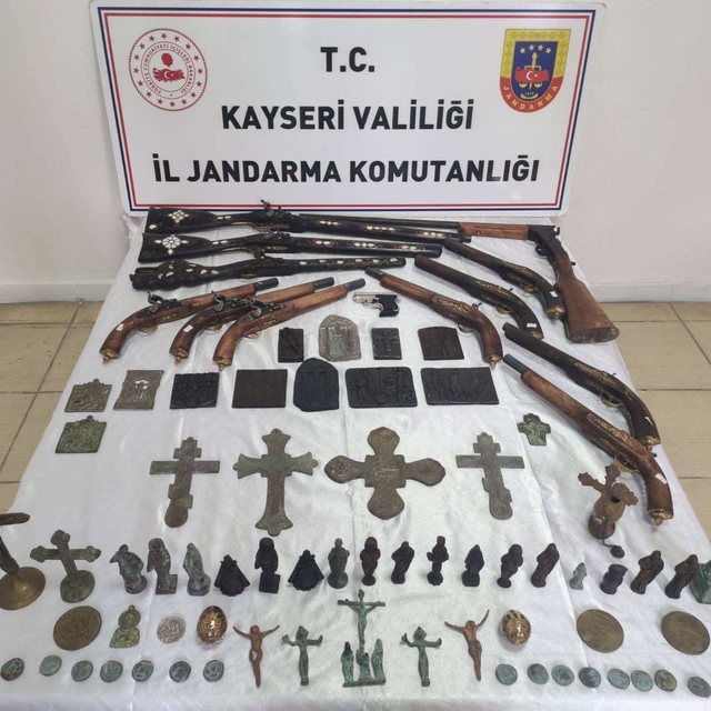 Tarihi eser kaçakçısı jandarmadan kaçamadı