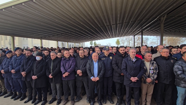 Silahını temizlerken hayatını kaybeden polis memuru Zonguldak'ta son yolculuğuna uğurlandı