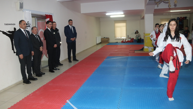Taşova Kaymakamı Kartal'dan tekvando kursuna ziyaret