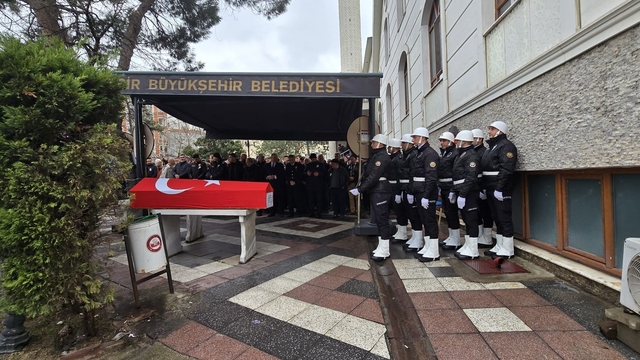 Bandırma'da görevli Polis Memuru Murat Saçan son yolculuğuna uğurlandı
