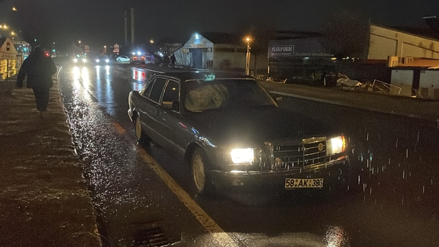 Sivas'ta otomobilin çarptığı yaya ağır yaralandı