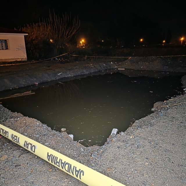 Hatay'da su dolu temelin içindeki toplarını almak isterken düşen 2 kardeş ç...