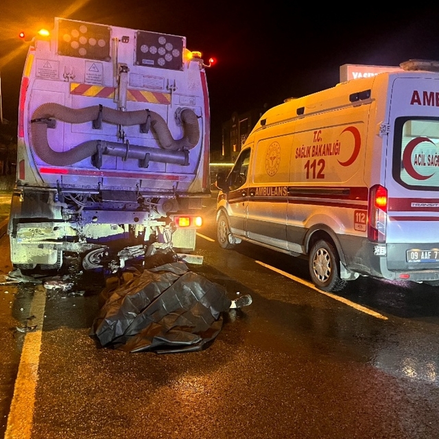 Aydın'da belediye temizlik aracı ile çarpışan motosikletin sürücüsü öldü