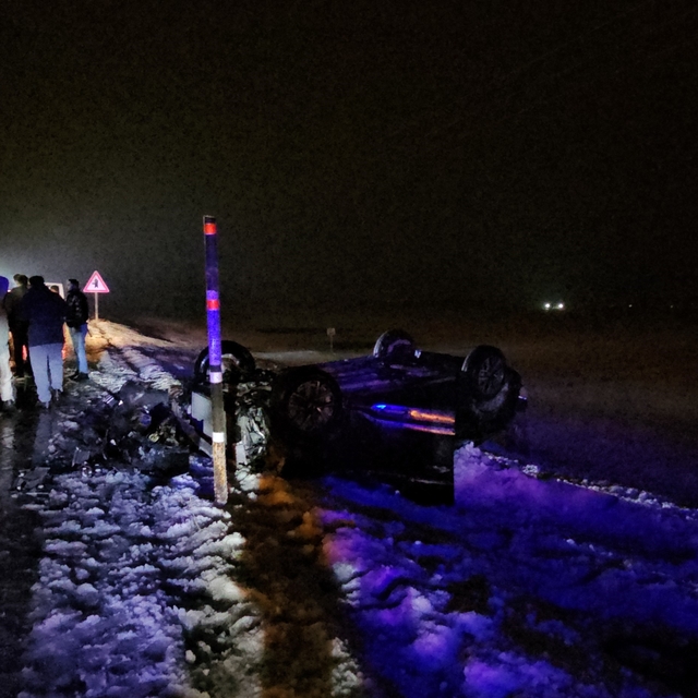 Muş-Erzurum yolunda takla atan otomobil şarampole yuvarlandı: 2 yaralı
