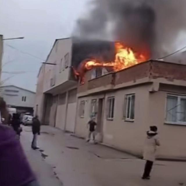 Bursa'da çatı yangını paniği