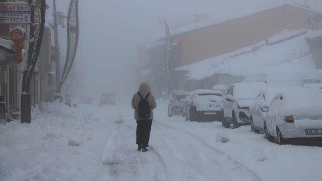 Karlıova'da eğitime kar engeli