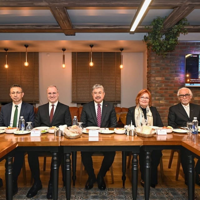 Emekliliğe ayrılacak Eskişehir Valiliği Yazı İşleri Müdürü için veda yemeği...