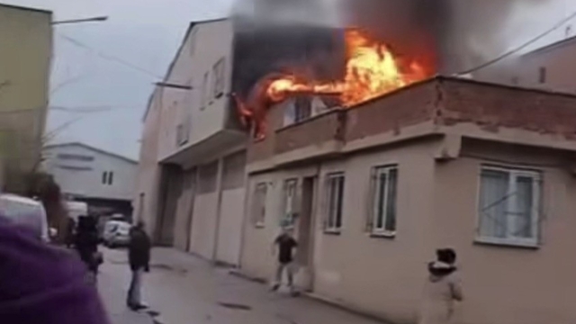 Bursa'da çatı yangını paniği