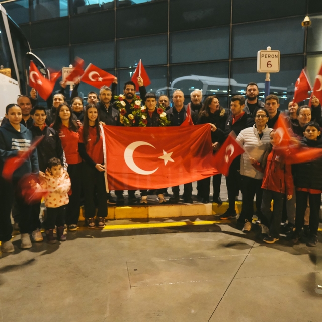 Çifte madalyalı şampiyona memleketinde coşkulu karşılama