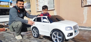 Çekiciyle gelen doğum günü sürprizi yüzleri güldürdü
"Ona sürpriz yapıp çek...