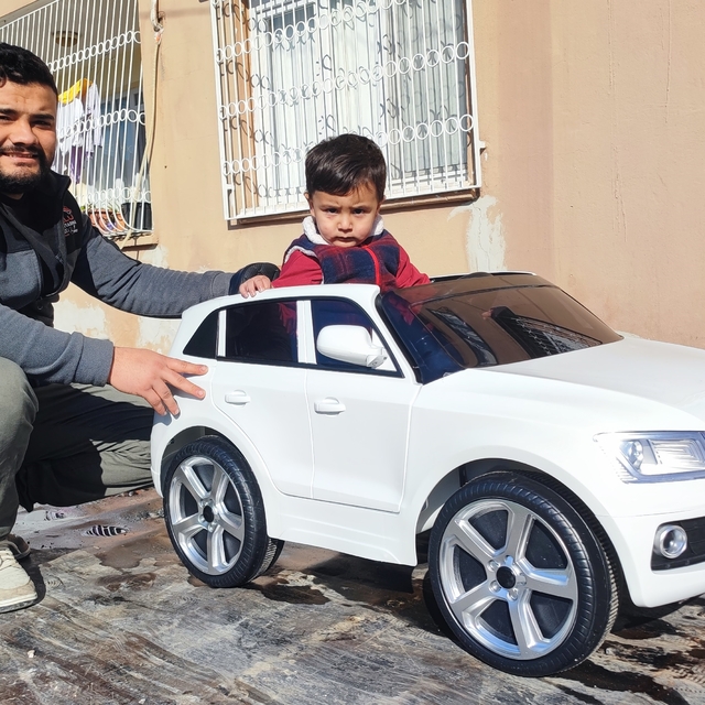 Çekiciyle gelen doğum günü sürprizi yüzleri güldürdü
"Ona sürpriz yapıp çek...