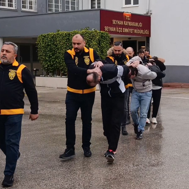 Kredi puanı yüksek kişilerin kimlik bilgilerini kopyalayıp 10 milyon liralı...