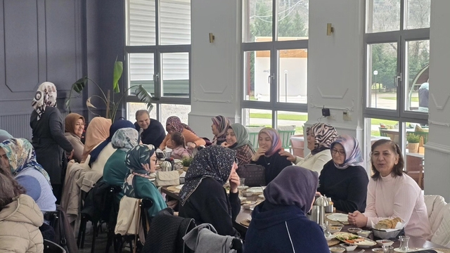 Dikiş nakış kursu kursiyerleri kahvaltıda buluştu