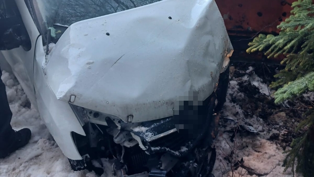 Uludağ yolunda kar küreme aracı otomobille çarpıştı: 2 yaralı