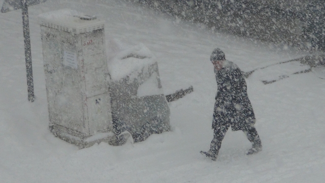 Kars'ta kar ve tipi geçit vermiyor: 52 köy yolu ulaşıma kapandı