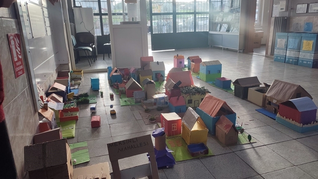 Salihli'de minik öğrencilerden geri dönüşüme anlamlı dokunuş