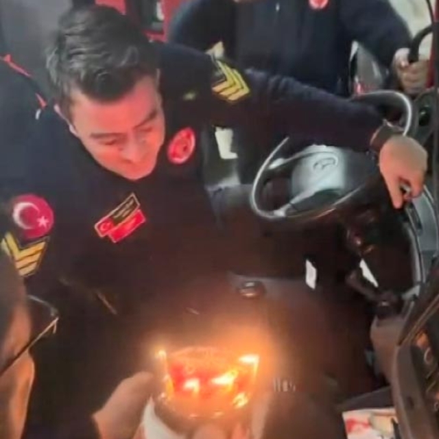İtfaiyenin baş şoförüne endişelendiren doğum günü kutlaması