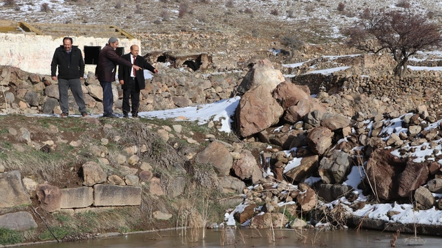 Erciyes'in eteklerinde heyelan riski nedeniyle taşınan mahalledeki bin yıllık 'Roma havuzu' tahrip edildi