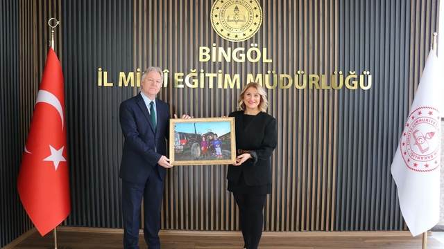 Bingöl'deki köy okullarında okuyan öğrencilerle dayanışma