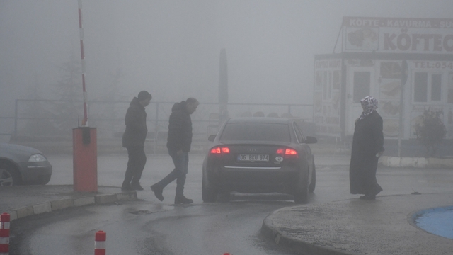 Yozgat sis altında kayboldu, görüş mesafesi 10 metreye kadar düştü