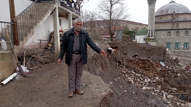 Tokat'ta aşırı yağış mahallede hasara yol açtı