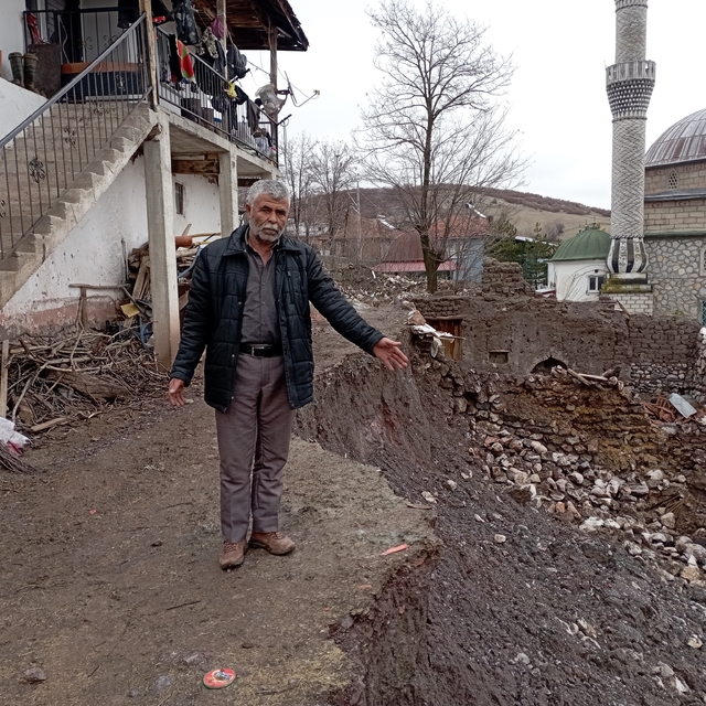 Tokat'ta aşırı yağış mahallede hasara yol açtı