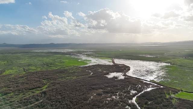 Kuruyan Marmara Gölü'ne yeniden su girişi başladı
