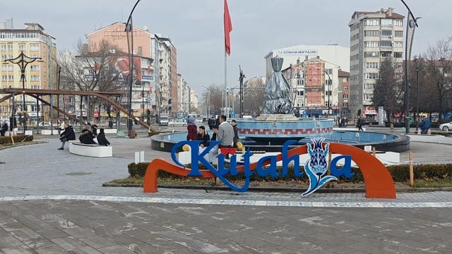 Kütahya'nın nüfusu geriledi
Kütahya'nın nüfusu bir önceki yıla göre 600 azalarak 571 bin 78'den 570 bin 478'e düştü