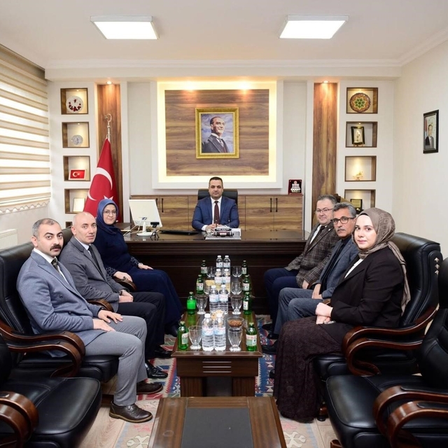 Rektör Kibar Sarıgöl'de temaslarda bulundu