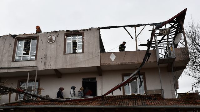 Vezirköprü'de çıkan yangında iki katlı evde hasar oluştu