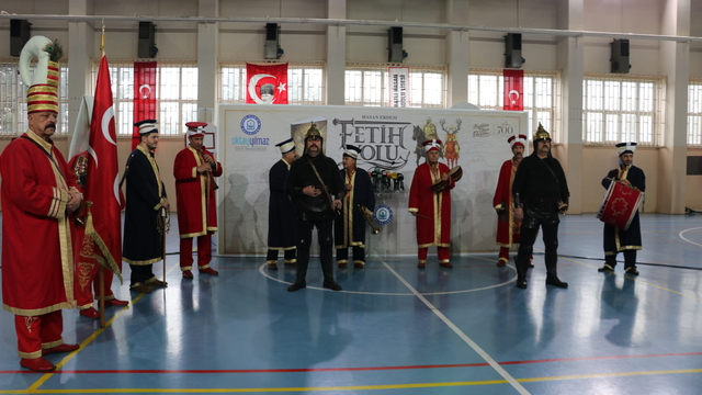 Bursa'nın fethinin 700. yılına özel hazırlanan "Fetih Yolu" romanı tanıtıldı