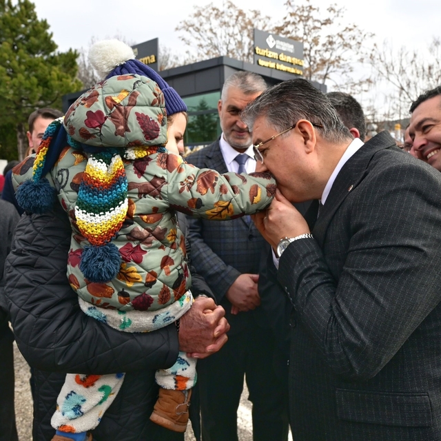 Vali Dr. Erdinç Yılmaz Sivrihisar'da coşkuyla karşılandı