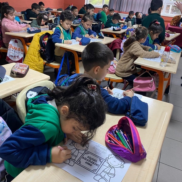 Gezici kütüphane Kırşehir'de 200 kitabı öğrenci ile buluşturdu