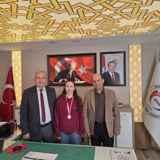 Açık lise öğrencisi Senanur Amuroğlu'ndan tekvandoda il ikinciliği