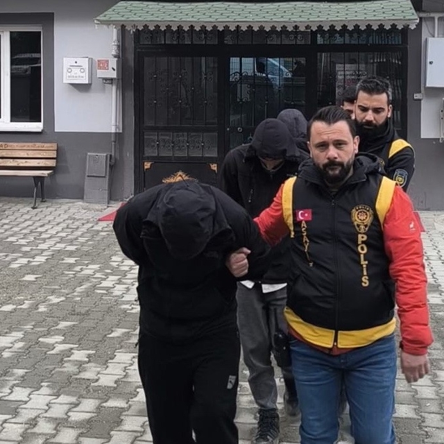 Emekli maaşını gasp eden 4 şüpheli tutuklandı