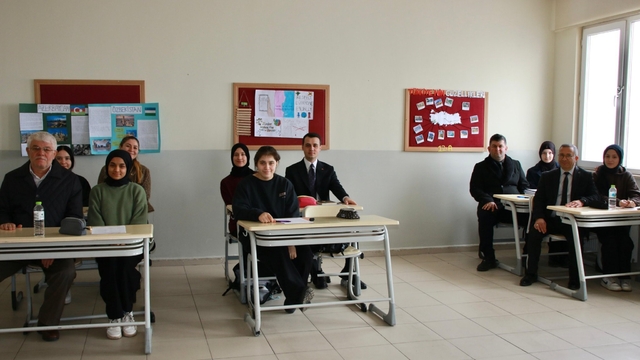 Çilimli'de eğitime yakın ilgi
Kaymakam Alpay okulları tek tek geziyor