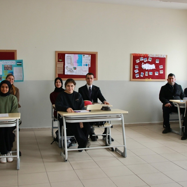 Çilimli'de eğitime yakın ilgi
Kaymakam Alpay okulları tek tek geziyor