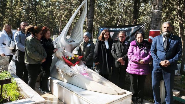 Özgecan Aslan, mezarı başında anıldı