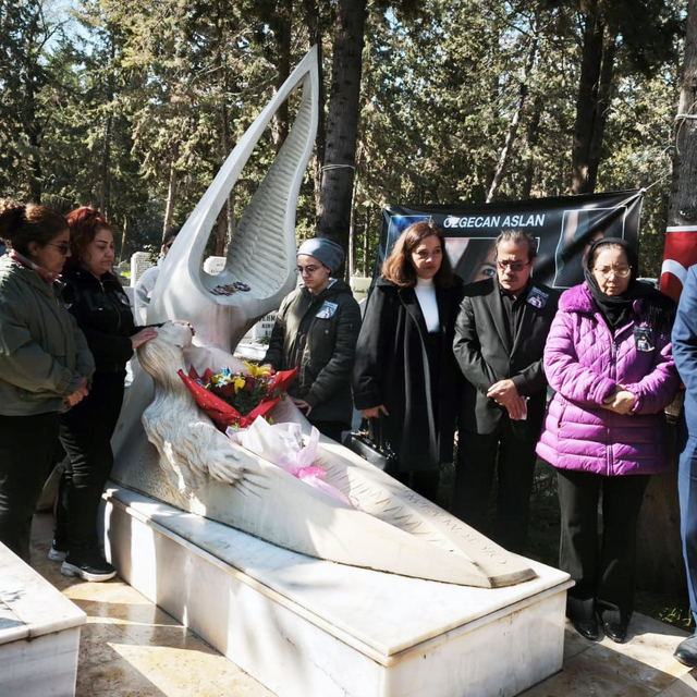 Özgecan Aslan, mezarı başında anıldı