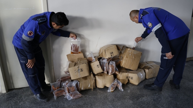 Hatay'da otogarda bulunan 100 kilogram bozulmuş kabak tatlısı imha edildi