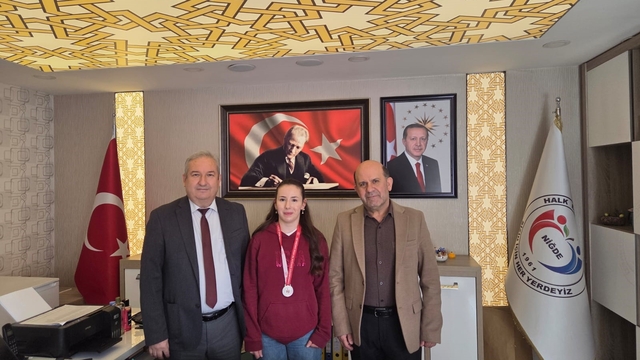 Açık lise öğrencisi Senanur Amuroğlu'ndan tekvandoda il ikinciliği