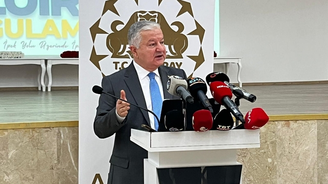 Aksaray Valisi Duru gazetecilerle bir araya geldi