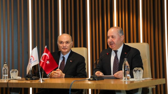 Düzce'nin gelecek 50 yılını uzmanlar planladı
Başkan Özlü, bakanlık yetkilileri, İSKİ, ilçe ve belde belediye başkanlarını bir araya getirdi