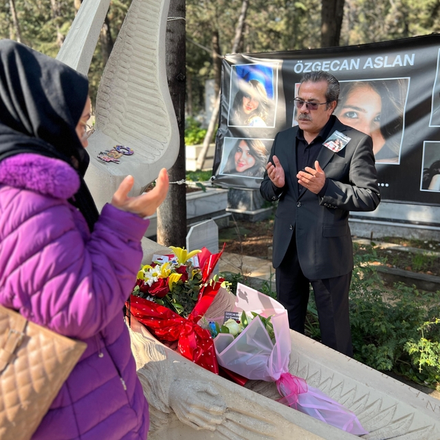 Özgecan Aslan ölümünün 11'inci yılında mezarı başında dualarla anıldı