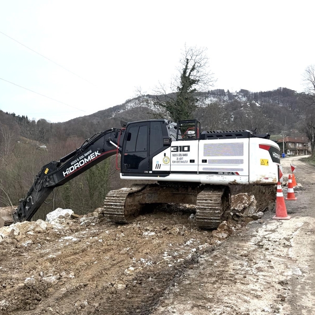 Anında müdahale edildi heyelanın izleri giderildi
