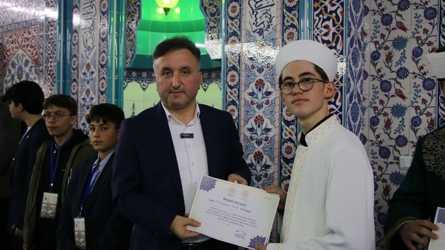 Kayseri'de imam hatip öğrencileri mesleki yarışmalarda ter döktü
İl Milli Eğitim Müdürü Coşkun Esen:
"İmam hatip okulları beşeri ilimlerin yanında dini ilimlerin de öğretildiği bir okul türüdür"