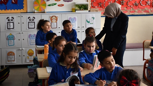 Gümüşhacıköy Kaymakamı Güneş, Şehit Ümit Çoban İlkokulu'nu ziyaret etti